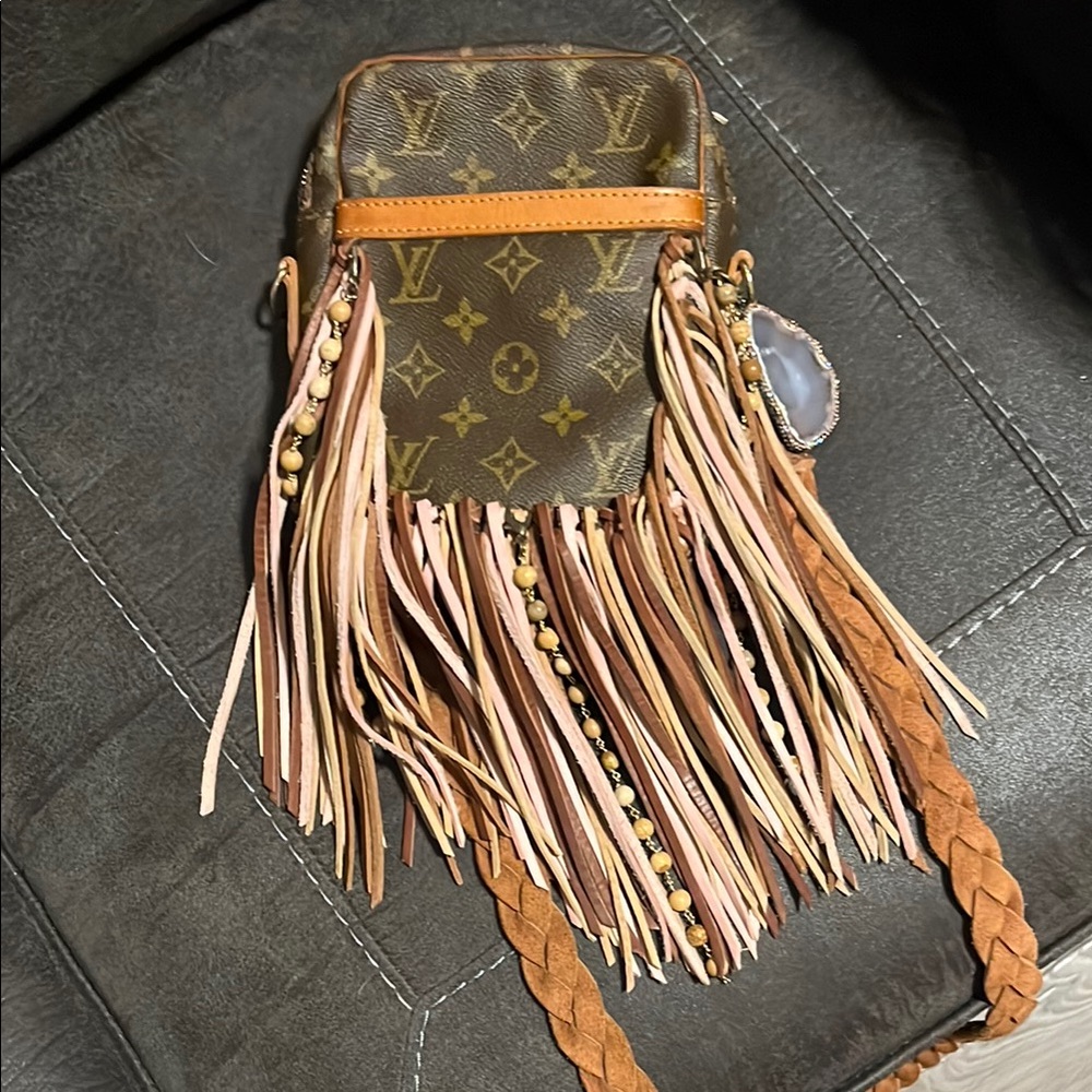 Louis Vuitton Danube Brown and Pink Crossbody Bag with Monogram Canvas - Picture 2 of 10